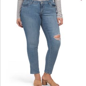 NWT Levi’s Plus 711 Skinny Outta Time Jeans Size 24W
